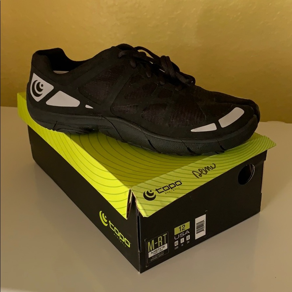 Topo Athletic M-RT in Black